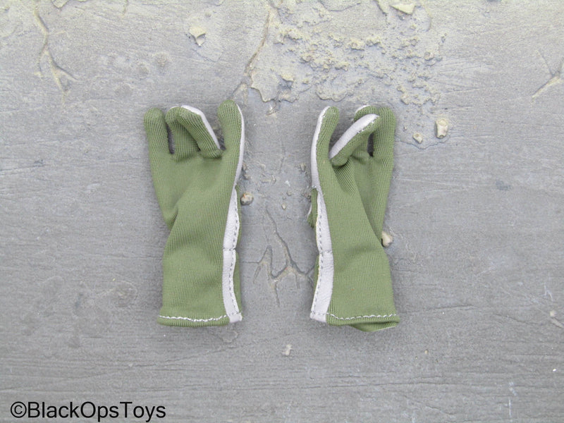 Load image into Gallery viewer, Delta Force SFOD - Green Nomex Flight Gloves
