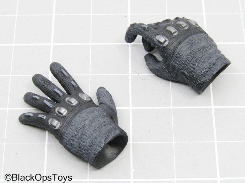 Load image into Gallery viewer, Black Gloved Hands (Hot Toys)
