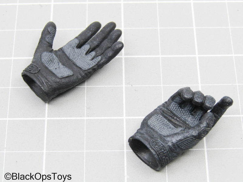Load image into Gallery viewer, Black Gloved Hands (Hot Toys)
