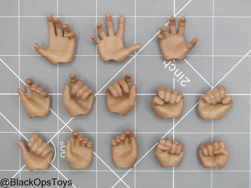 Load image into Gallery viewer, JW Chapter 4 - Caine - Male Hand Set w/Rings
