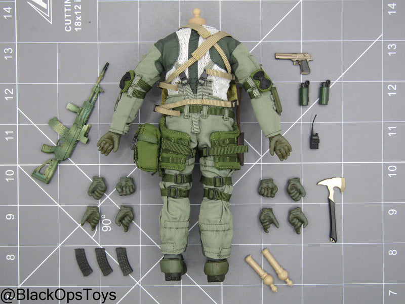 Load image into Gallery viewer, 1/12 - SALVO Black Ops - Fortress Colossus - Male Dressed Body
