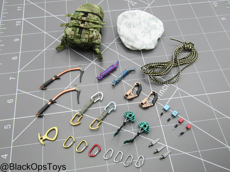 Load image into Gallery viewer, 1/12 - SALVO Black Ops - Unknown Operator - Backpack w/Gear
