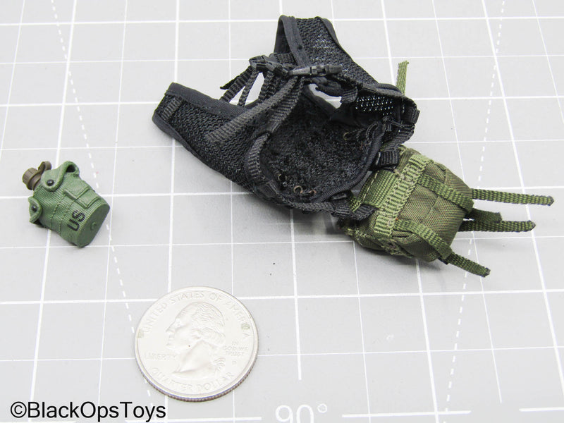 Load image into Gallery viewer, 1/12 Black Hawk Down Vest w/Pouch &amp; Canteen
