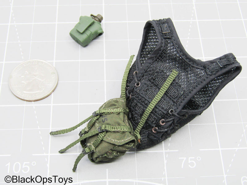 Load image into Gallery viewer, 1/12 Black Hawk Down Vest w/Pouch &amp; Canteen
