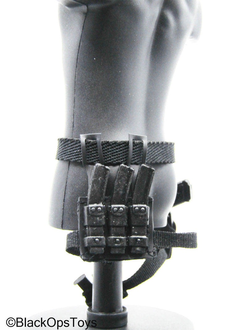 Load image into Gallery viewer, Black Pistol w/Drop Leg Holster &amp; Mag Set
