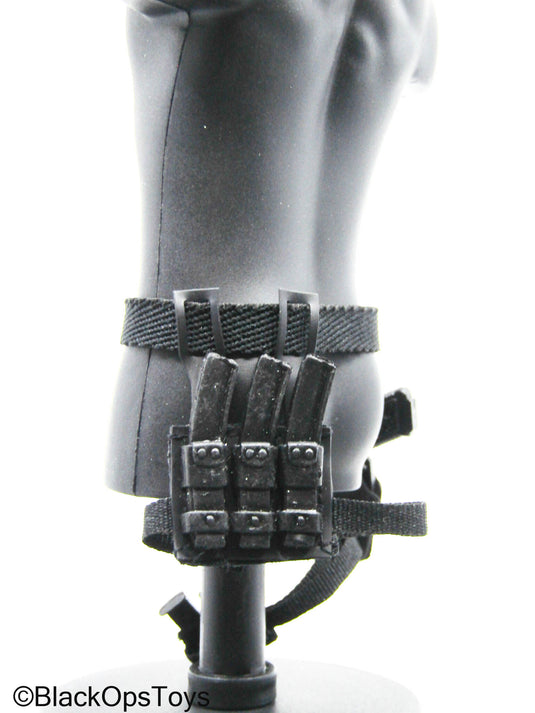 Black Pistol w/Drop Leg Holster & Mag Set