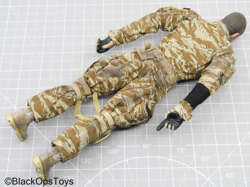 Load image into Gallery viewer, Male Full Weathered Dressed Body w/Headsculpt &amp; (Hot Toys)
