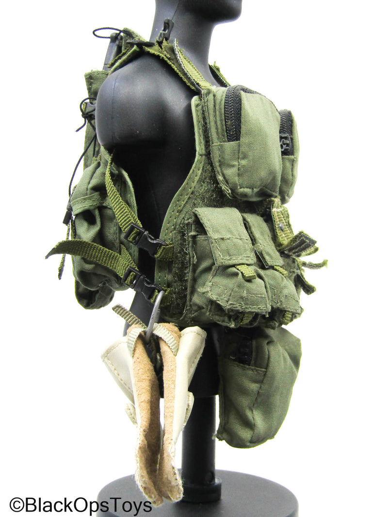 Load image into Gallery viewer, OD Green USMC MEU Tactical Vest Set w/Gloves &amp; Shotgun (Hot Toys)
