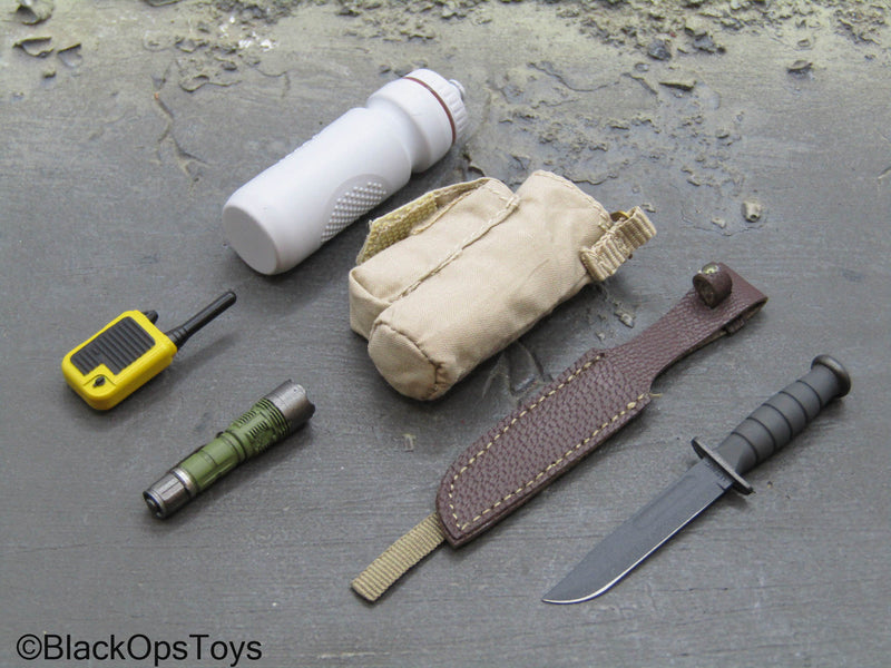 Load image into Gallery viewer, The Division 2 - Brian Johnson - Knife w/Water Bottle &amp; Gear Set
