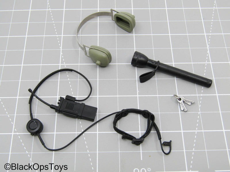 Load image into Gallery viewer, Radio w/Headphones, Flashlight, &amp; Key Set

