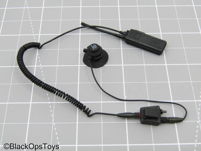 Load image into Gallery viewer, Radio w/Incomplete Headset (Hot Toys)
