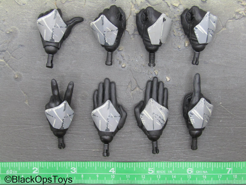 Load image into Gallery viewer, Custom - Star Wars Clone Trooper Commander Wolffe Grey Armored Gloved Hand Set
