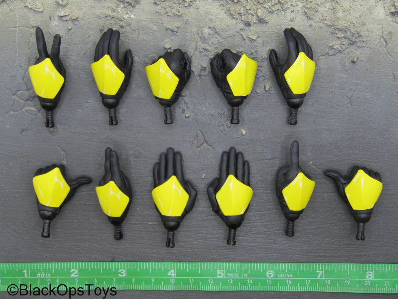 Load image into Gallery viewer, Custom - Star Wars Clone Trooper Yellow Armored Gloved Hand Set
