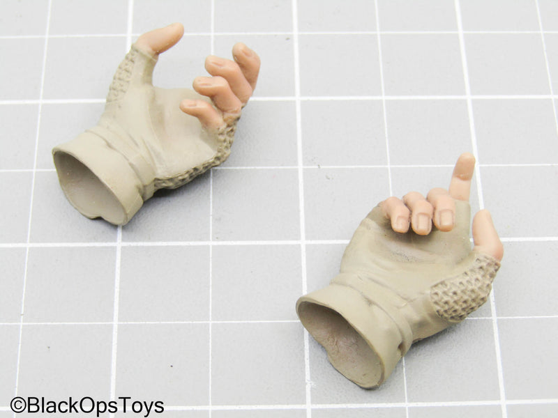 Load image into Gallery viewer, Tan Mesh Gloved Hands (DAM Toys)

