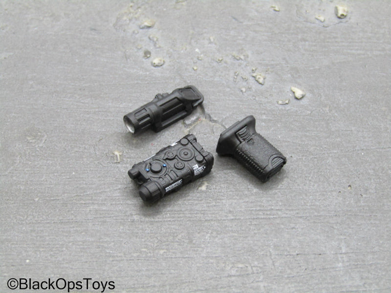 Load image into Gallery viewer, PMC - Black Grip, PEQ &amp; Tac Light
