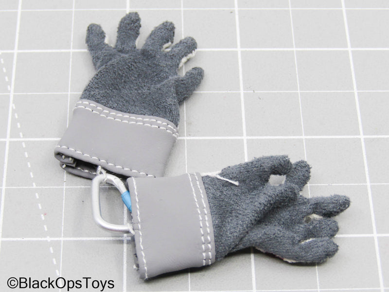 Load image into Gallery viewer, Grey Fast Rope Gloves w/Carabiner (Soldier Story)
