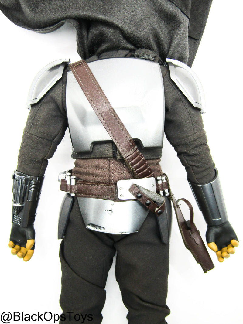 Load image into Gallery viewer, Star Wars - Custom Mandalorian Dressed Body (Hot Toys)
