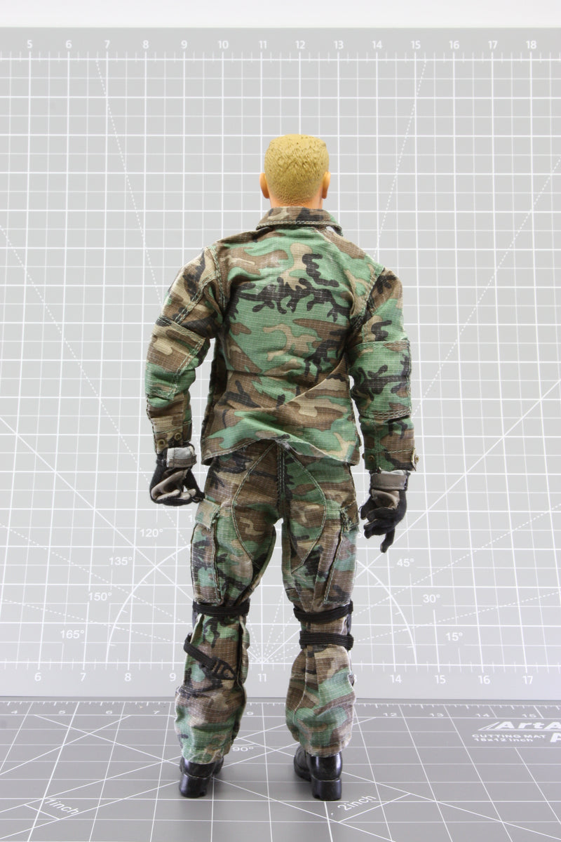 Load image into Gallery viewer, BAM Body 1/6 Used Woodland Camo Base Figure
