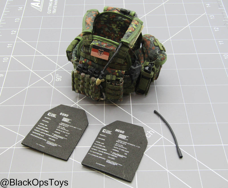 Load image into Gallery viewer, German - Flecktarn Camo Plate Carrier w/Gear Set (Soldier Story)

