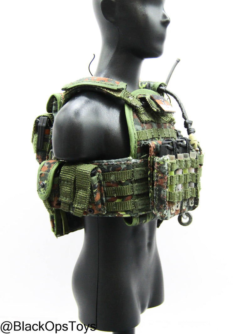 Load image into Gallery viewer, German - Flecktarn Camo Plate Carrier w/Gear Set (Soldier Story)
