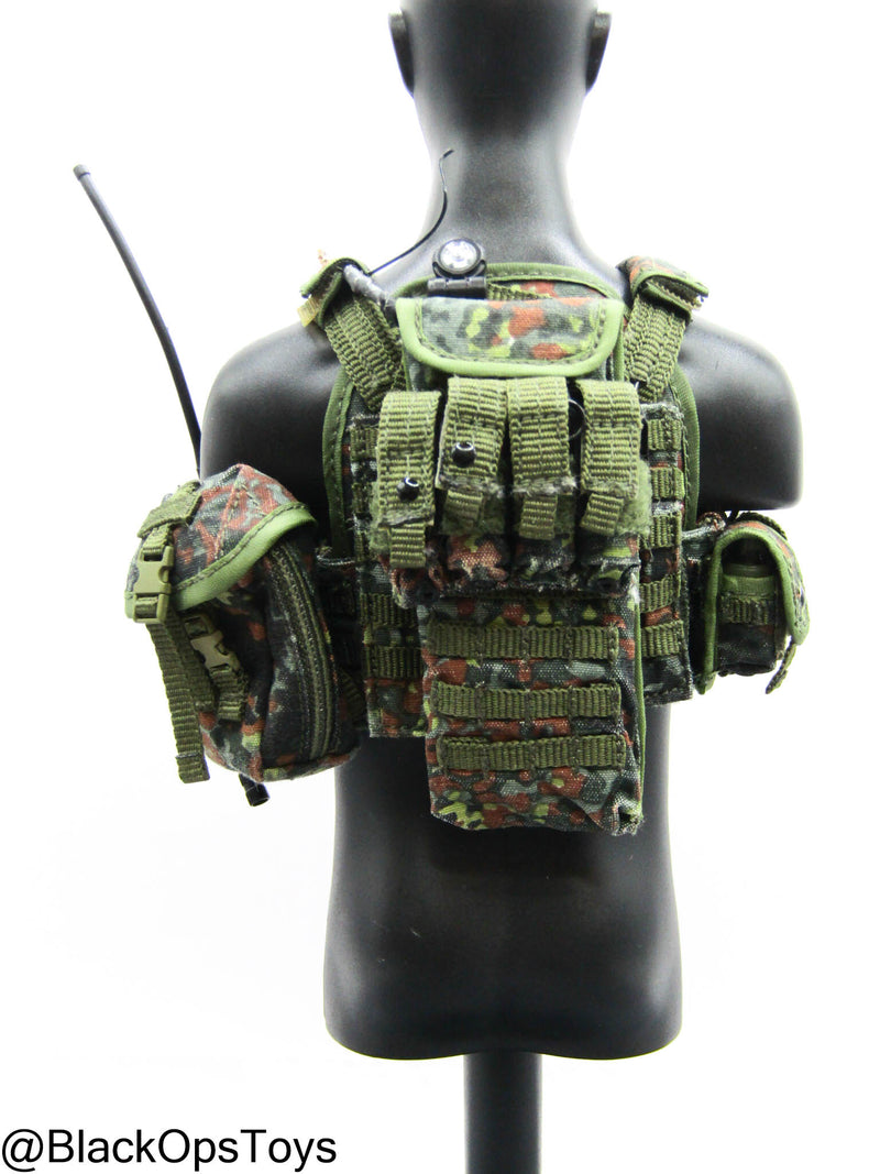 Load image into Gallery viewer, German - Flecktarn Camo Plate Carrier w/Gear Set (Soldier Story)
