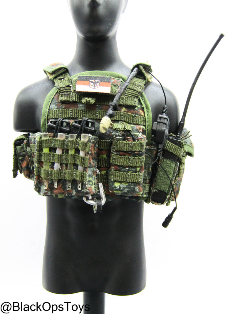 Load image into Gallery viewer, German - Flecktarn Camo Plate Carrier w/Gear Set (Soldier Story)
