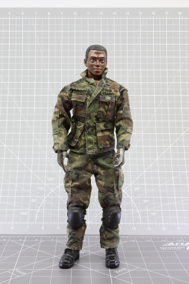 Load image into Gallery viewer, BAM Body 1/6 Used Woodland Camo Base Figure
