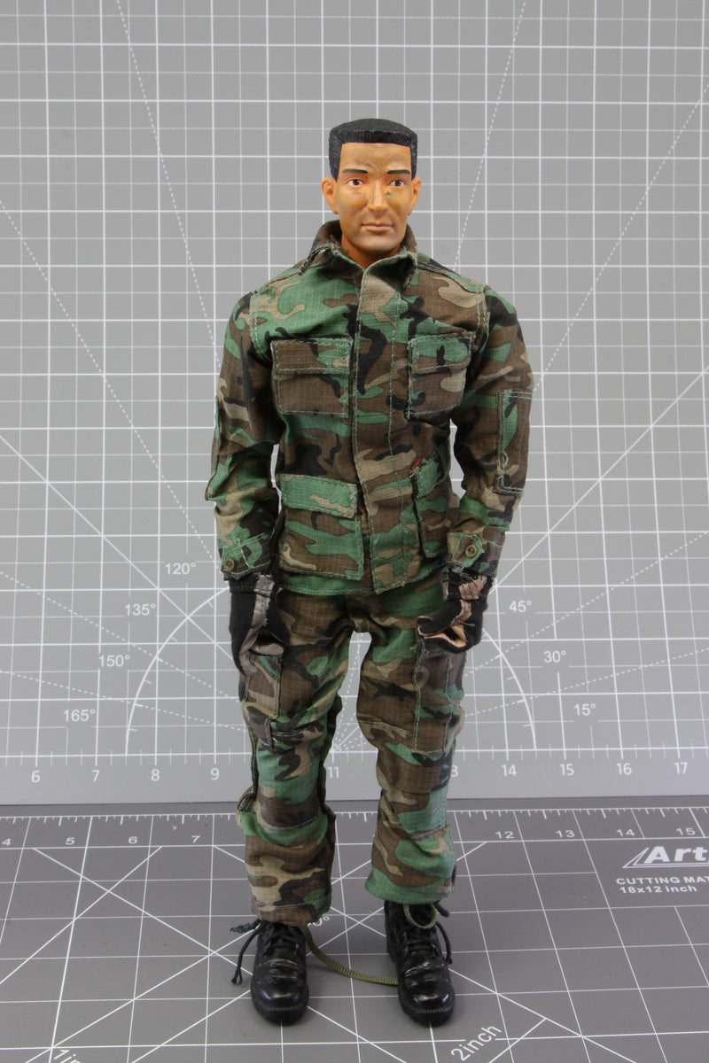 Load image into Gallery viewer, BAM Body 1/6 Used Woodland Camo Base Figure 3
