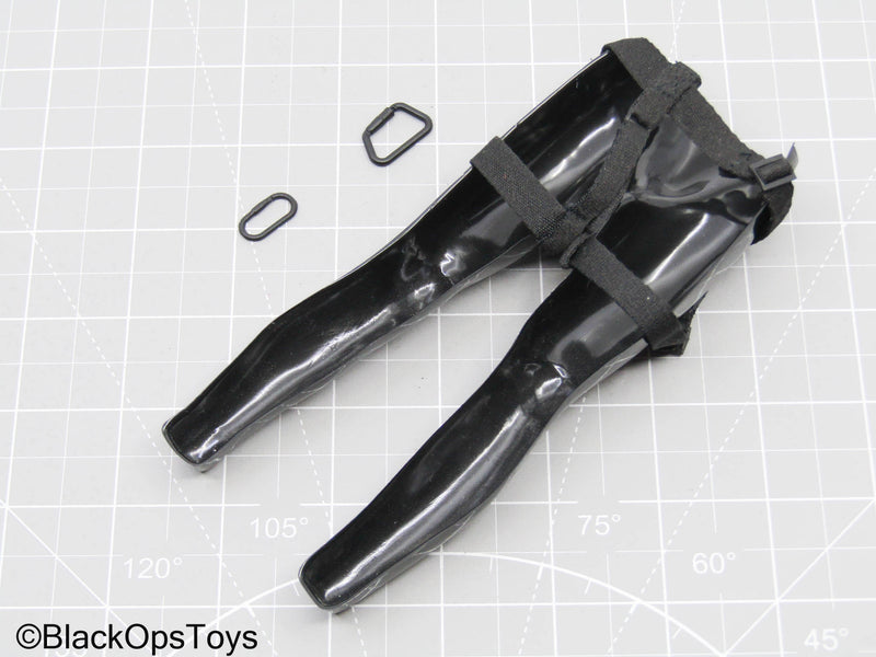 Load image into Gallery viewer, Black Climbing Harness w/Carabiner (Hot Toys)
