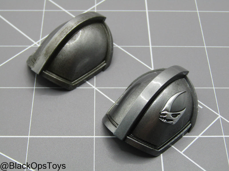 Load image into Gallery viewer, Star Wars - Beskar Shoulder Armor Set
