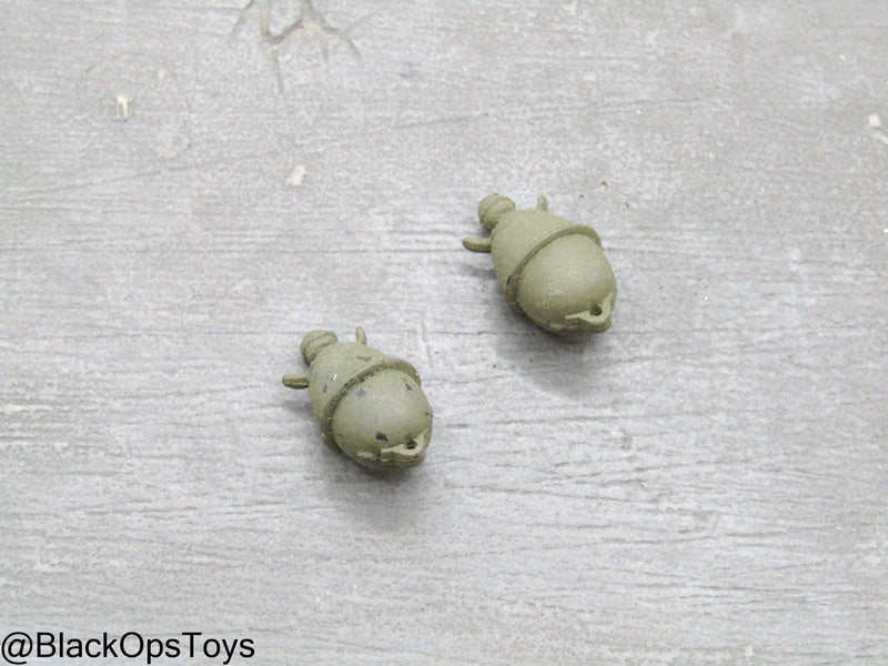 Load image into Gallery viewer, WWII - German M39 Egg Hand Grenade Set (x2)
