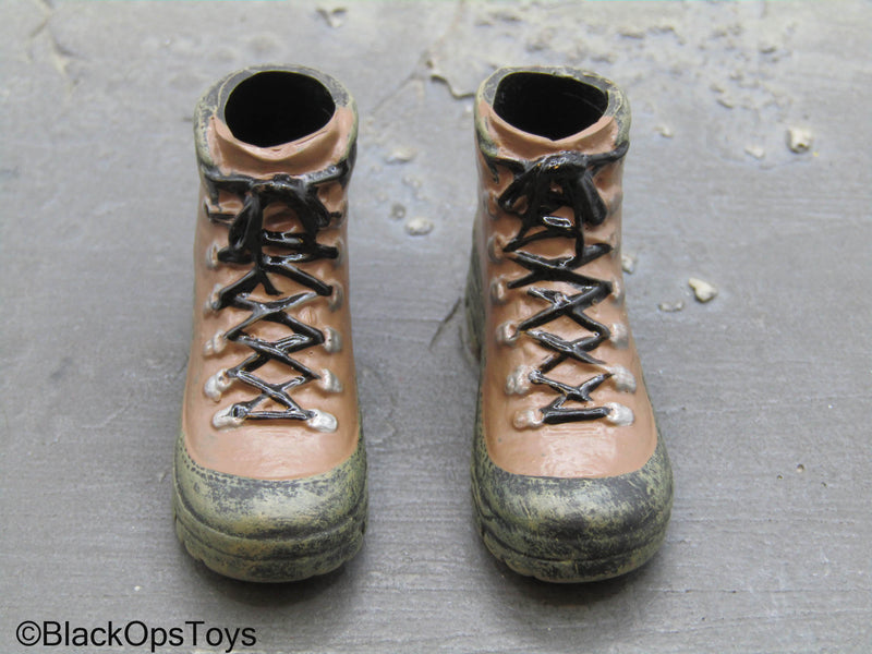 Load image into Gallery viewer, 2nd Infantry Gunner - Brown Weathered Boots (Peg Type)
