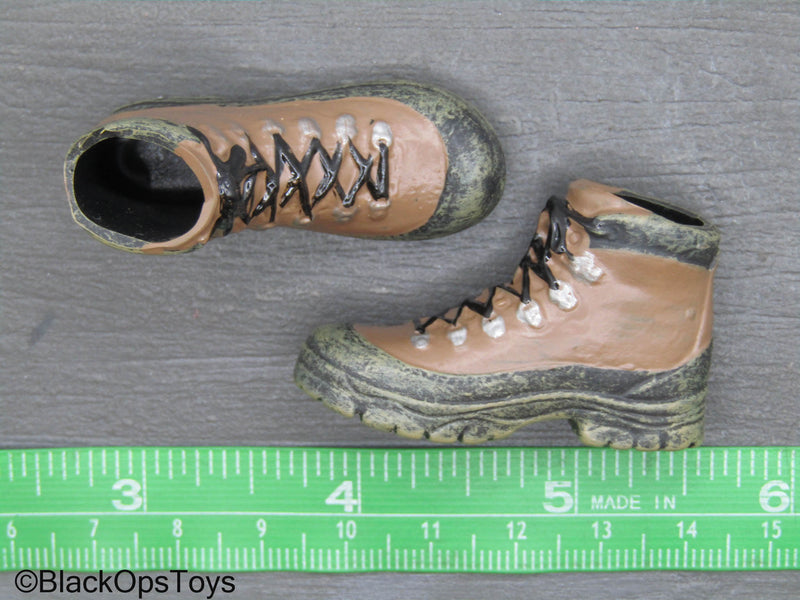 Load image into Gallery viewer, 2nd Infantry Gunner - Brown Weathered Boots (Peg Type)
