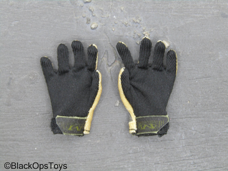 Load image into Gallery viewer, 2nd Infantry Gunner - Tan Gloves
