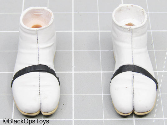 White Ninja Shoes (Peg Type) (Sideshow Collectibles)