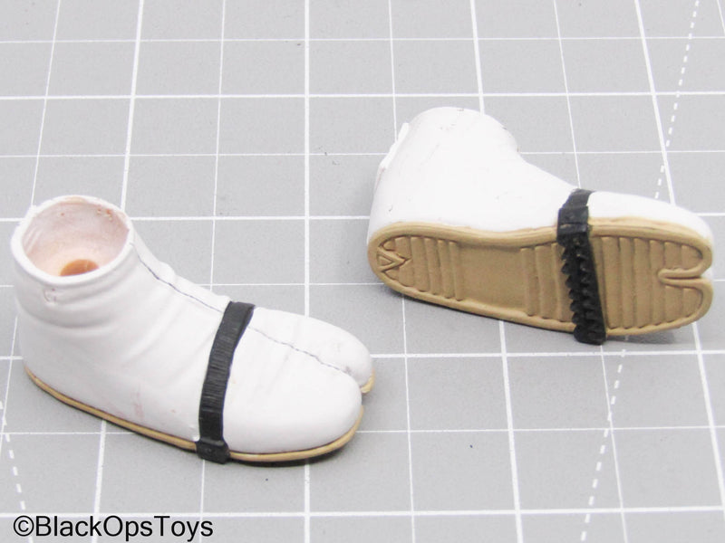 Load image into Gallery viewer, White Ninja Shoes (Peg Type) (Sideshow Collectibles)

