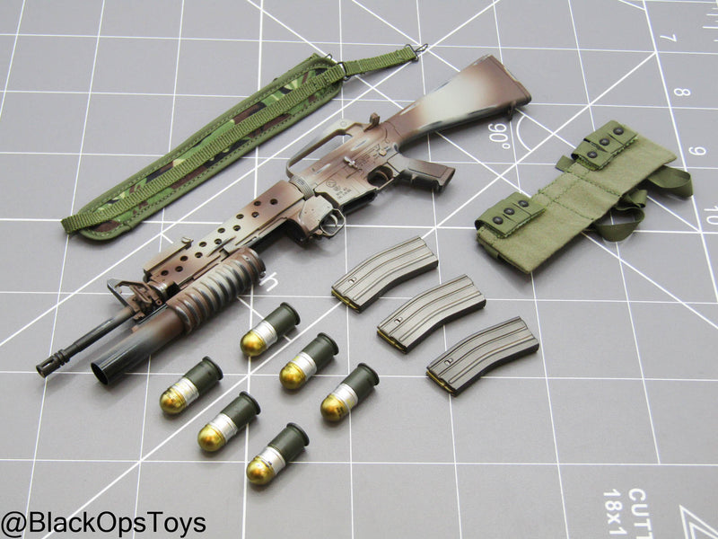 Load image into Gallery viewer, Bravo Two Zero - SAS Patrol Leader - Weathered C7 Rifle w/Grenade Launcher &amp; Bandoleer

