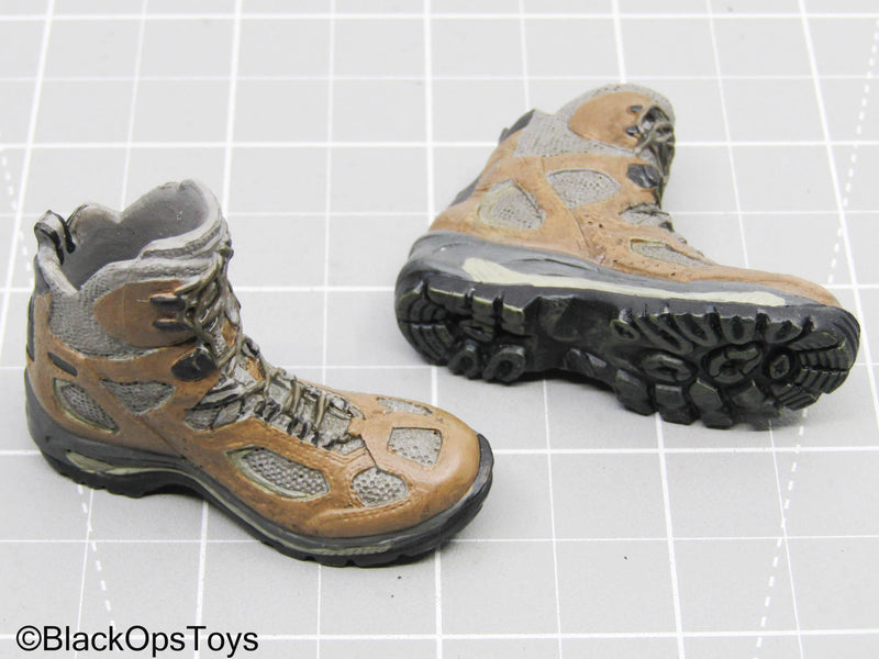 Load image into Gallery viewer, Brown Hiking Boot (Peg Type)
