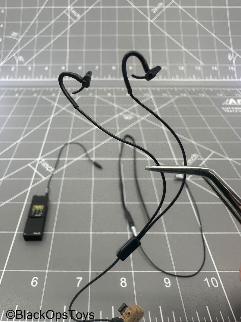 Load image into Gallery viewer, SMU - Coalition Forces - Radio w/Ear Buds &amp; Whip Antenna

