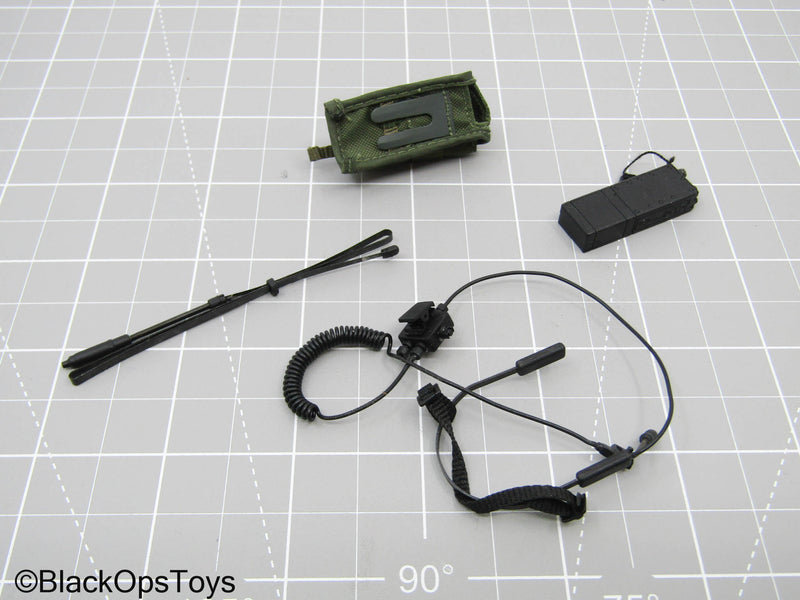 Load image into Gallery viewer, Radio Set w/Pouch, &amp; Antenna
