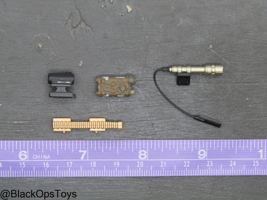 SMU - Coalition Forces - Red Dot Sight, PEQ, Tac Light & Riser Mount Set