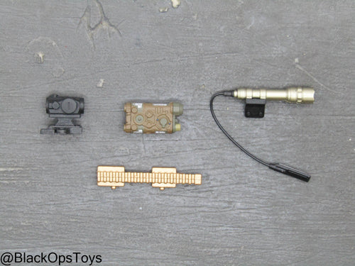 SMU - Coalition Forces - Red Dot Sight, PEQ, Tac Light & Riser Mount Set