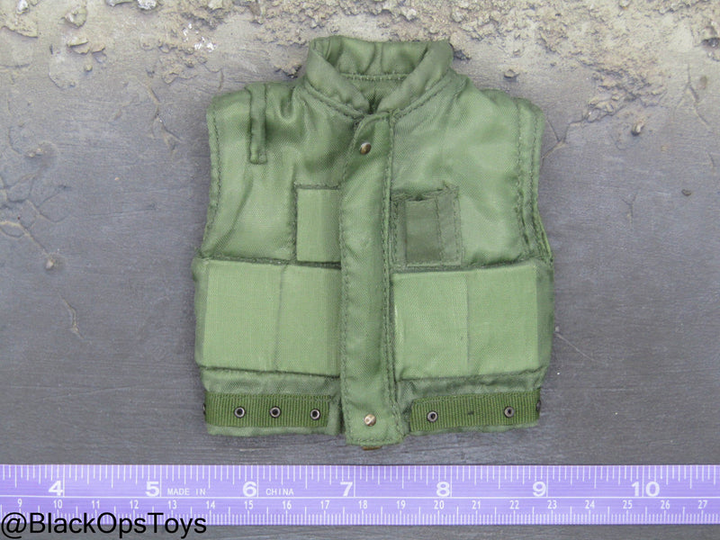 Load image into Gallery viewer, Vietnam Era OD Green M69 Flak Vest

