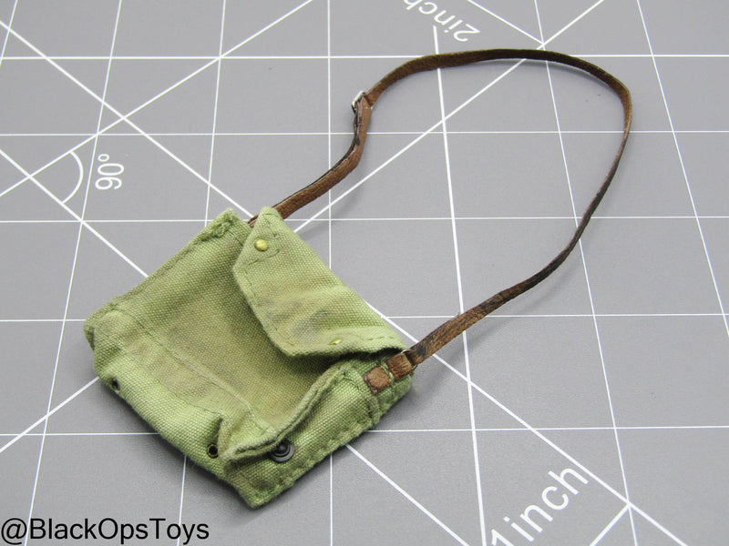 Load image into Gallery viewer, Indiana Jones - Tan Satchel w/Leather Like Strap (Sideshow Collectibles)
