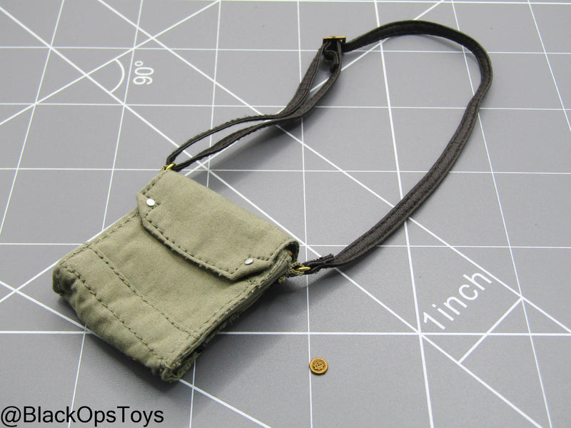 Load image into Gallery viewer, Indiana Jones - Tan Satchel w/Leather Like Strap (Hot Toys)
