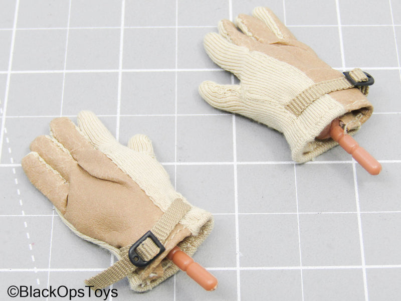 Load image into Gallery viewer, Tan Gloves w/Hands &amp; Pegs
