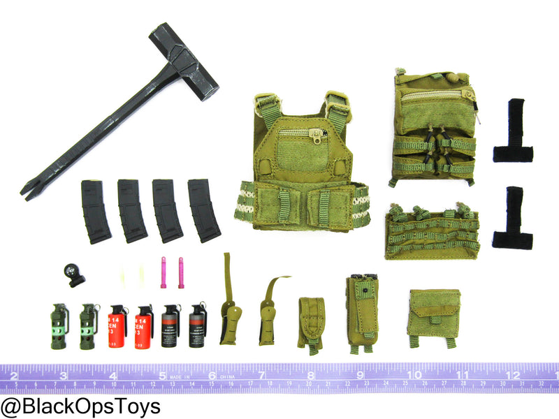 Load image into Gallery viewer, Bravo 0-6 Countdown - FDE Tan Plate Carrier w/Breaching Tool &amp; Pouch Set
