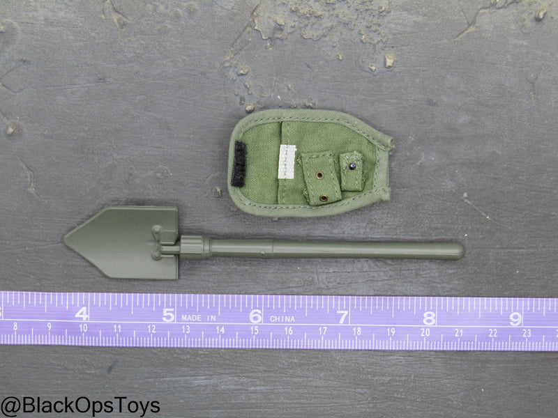 Load image into Gallery viewer, Vietnam War - USMC In Hue - OD Green Metal Entrenching Tool w/Pouch
