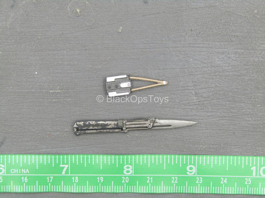 The Mandalorian Deluxe - Chest Armor w/Jetpack, Weapon, & Gear Set