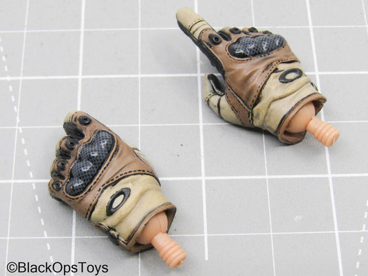 Tan Gloved Hands (Hot Toys)